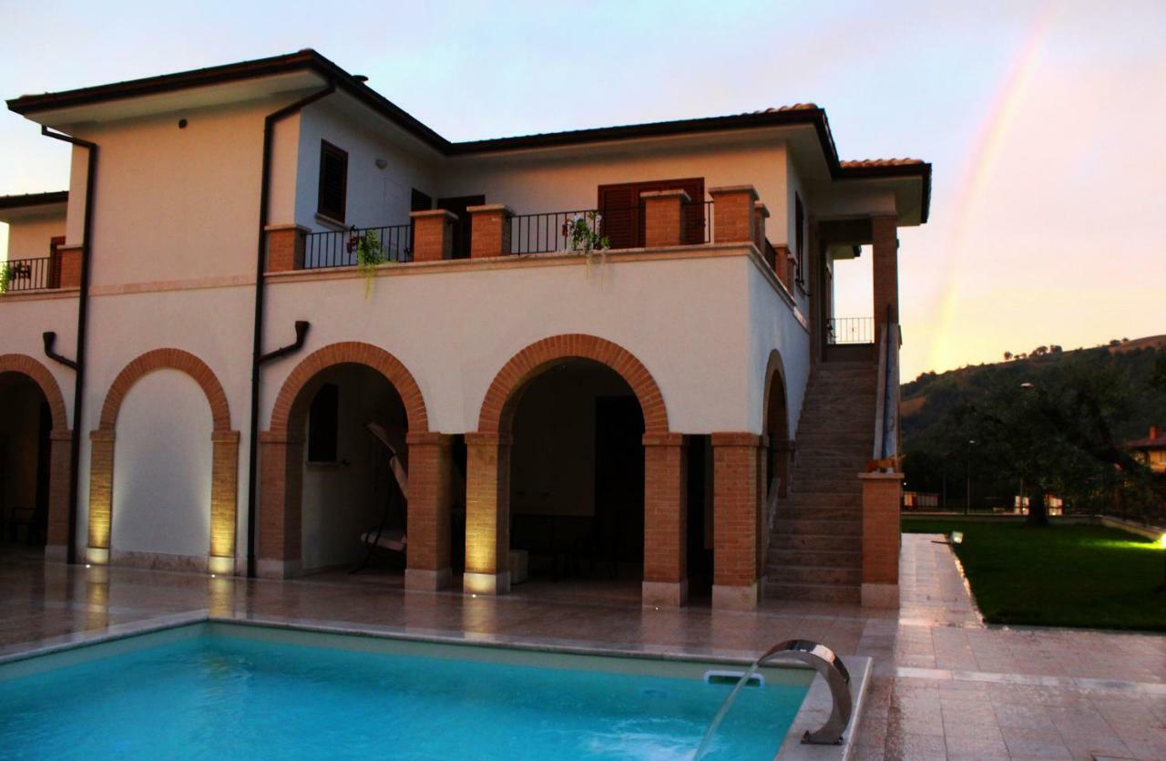 Residence Stella Del Gran Sasso Colledara Bagian luar foto