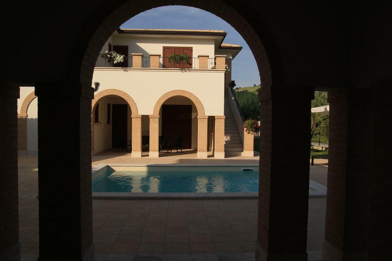 Residence Stella Del Gran Sasso Colledara Bagian luar foto
