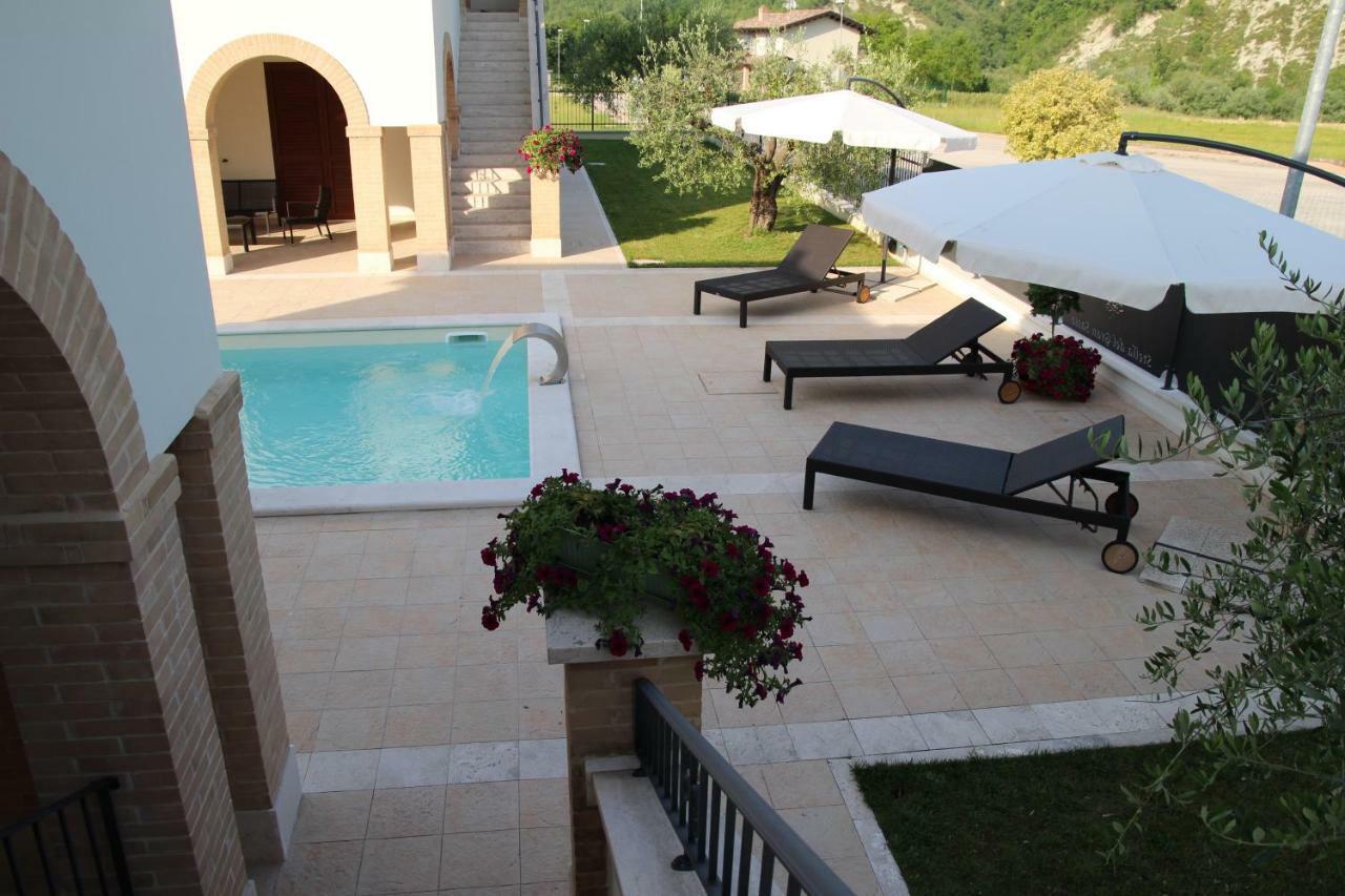 Residence Stella Del Gran Sasso Colledara Bagian luar foto