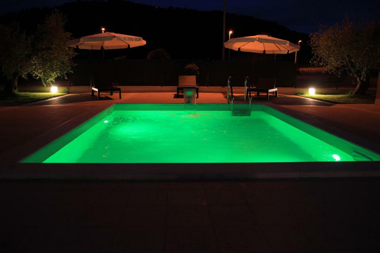 Residence Stella Del Gran Sasso Colledara Bagian luar foto