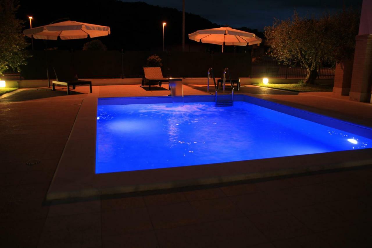 Residence Stella Del Gran Sasso Colledara Bagian luar foto